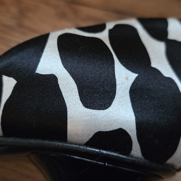 Pristine Gucci Swarovski Crystal Black & White Satin Animal print Pump main image 12